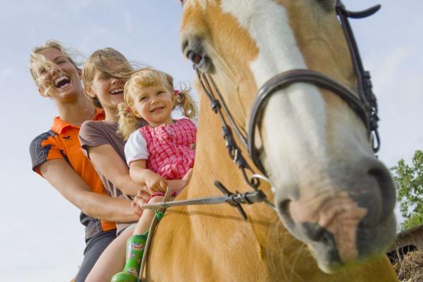 Reiten_Kinder_Pferd