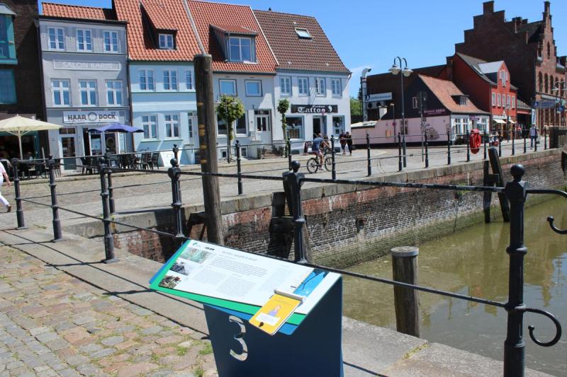 Die dritte Station der Küstenschutz Route Husum am Sturmflutpfahl | © Tourismus und Stadtmarketing Husum GmbH