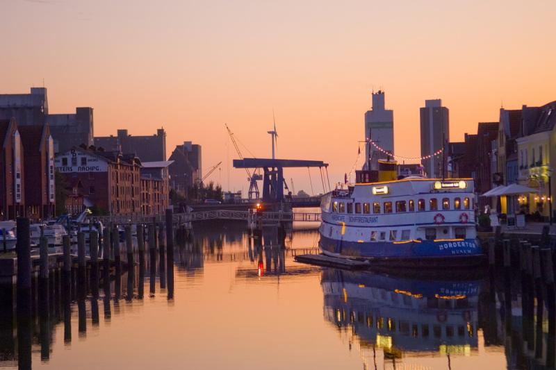 Abendsonne im Husumer Hafen | © Foto Oliver Franke