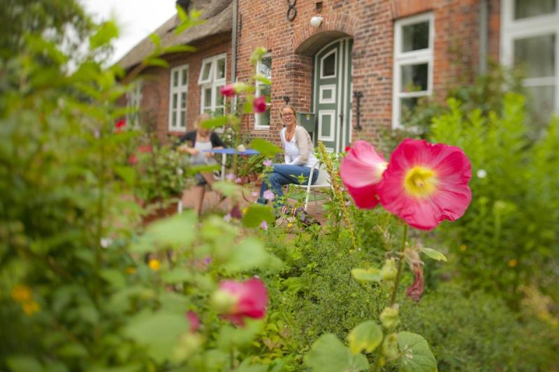 Vor dem Pastorat in Hattstedt | © Foto Oliver Franke