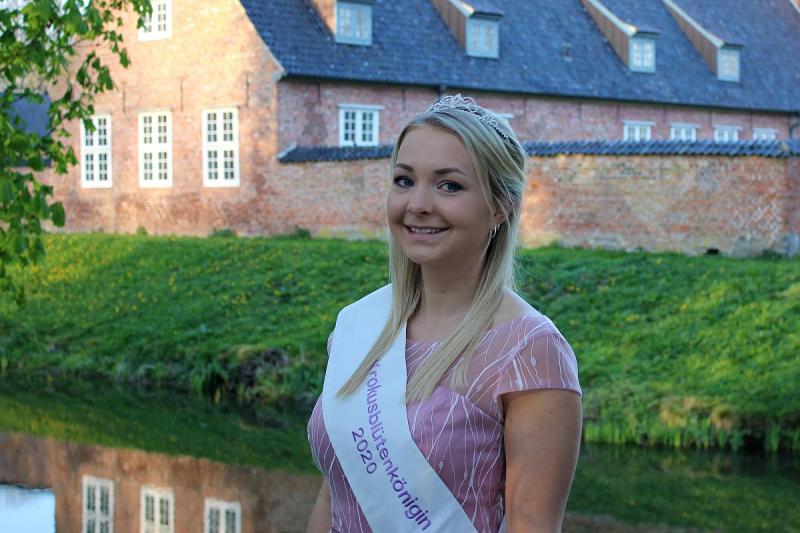 2020: Krokusblütenkönigin Hannah | © Tourismus und Stadtmarketing Husum GmbH