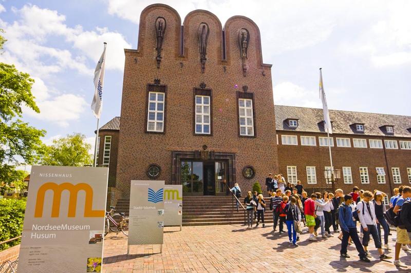 Eingang Nordfriesland Museum. Nissenhaus Husum | © Foto Oliver Franke