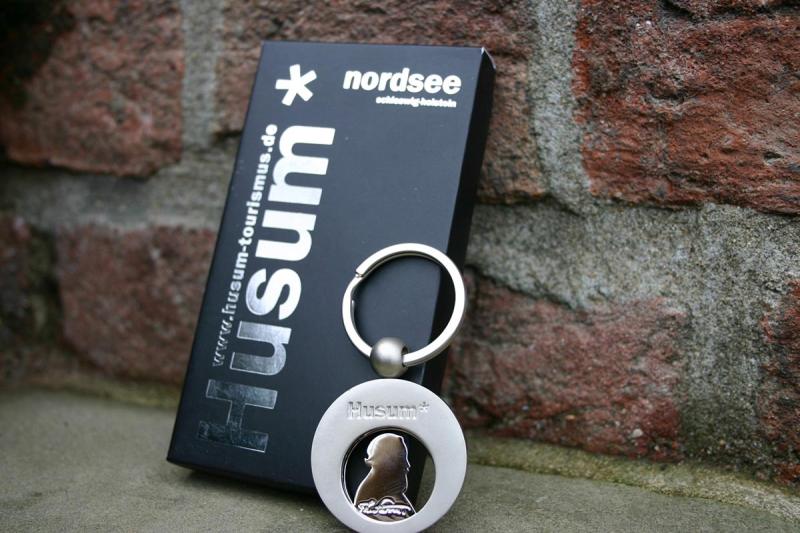 Schlüsselanhänger "Theodor Storm", € 4,50 | © Tourismus und Stadtmarketing Husum GmbH