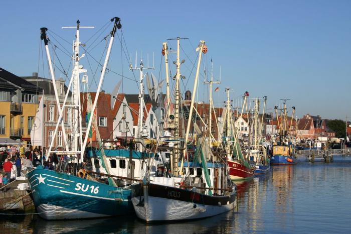 Hafenkulisse bei den Husumer Krabbentagen