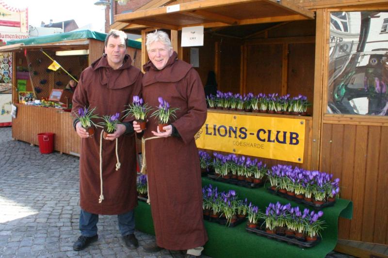 Mönche mit Krokussen | © Tourismus und Stadtmarketing Husum GmbH