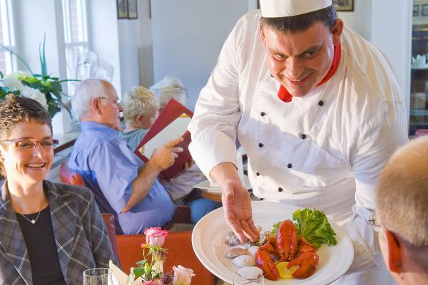 Muscheln oder Fisch essen