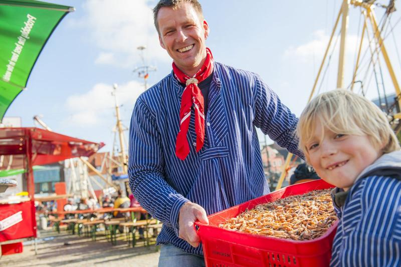 Krabbenfischer mit Sohn | © Foto Oliver Franke