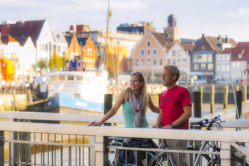 Fahrradfahrer am Husumer Hafen  | © Foto Oliver Franke