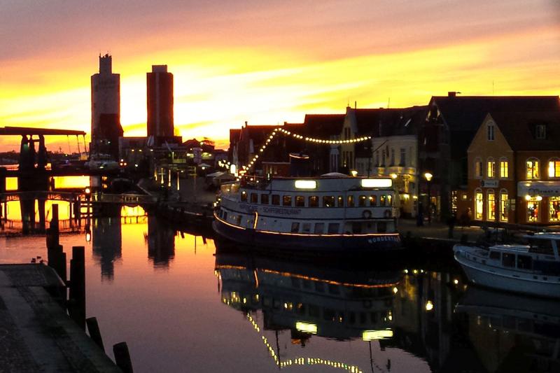 Abendstimmung am Husumer Hafen | © Tourismus und Stadtmarketing Husum GmbH