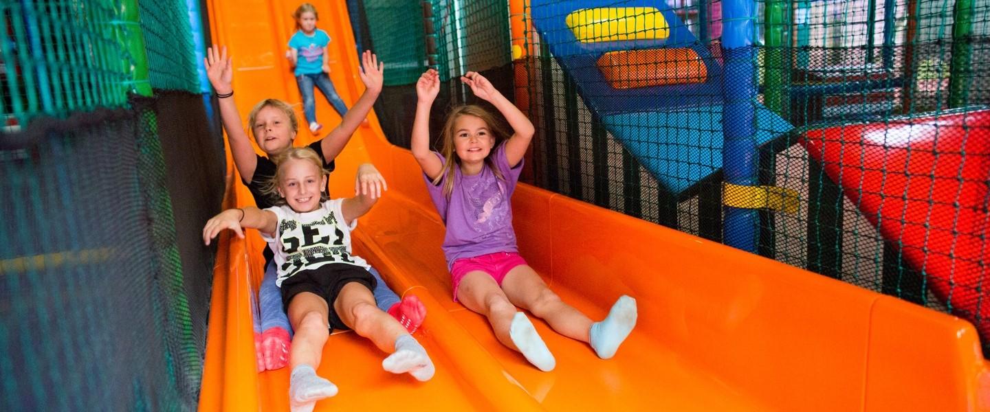 Rutschvergnügen im Indoor-Spielpark