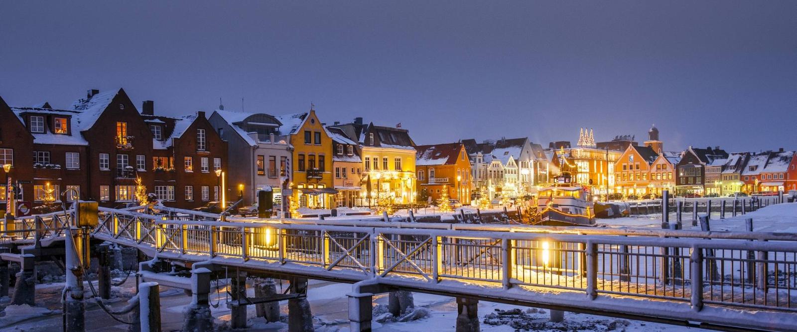 Husumer Hafenkulisse im Advent