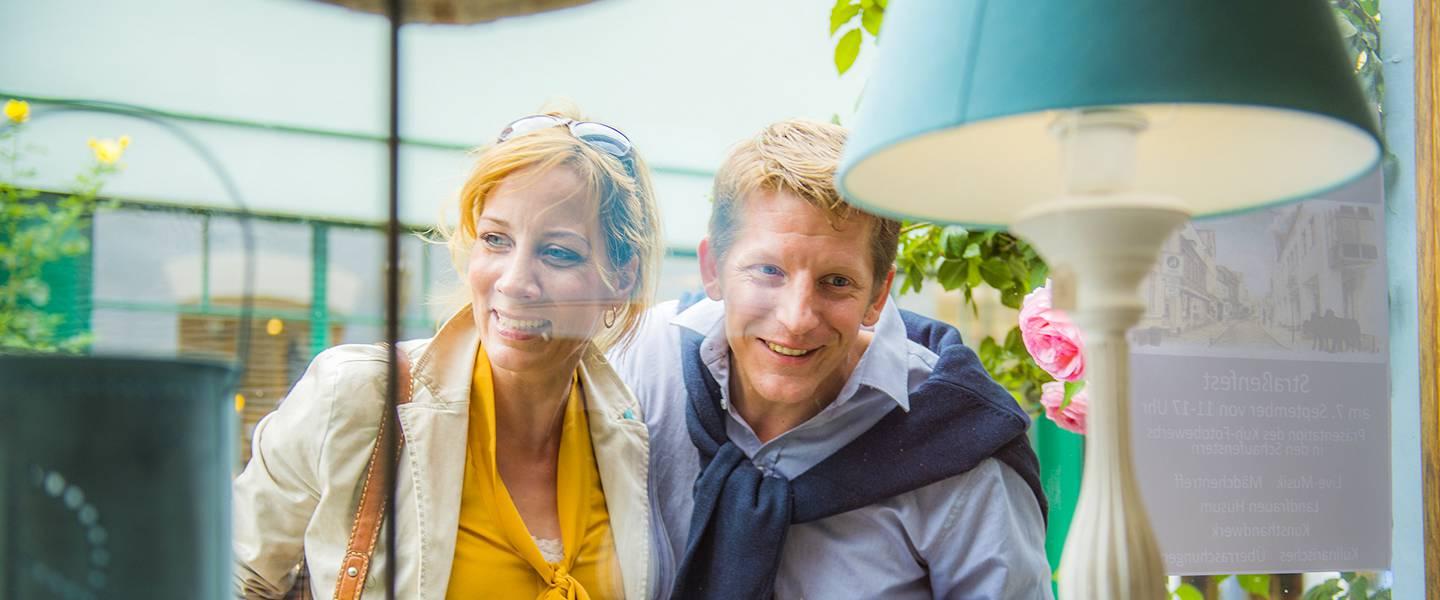 Schaufenster-Bummel durch Husum