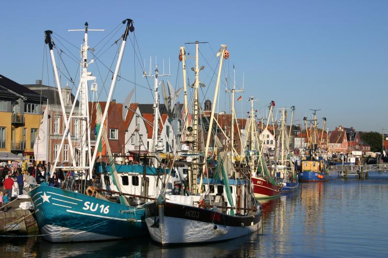 Hafenkulisse während der Husumer Krabbentage